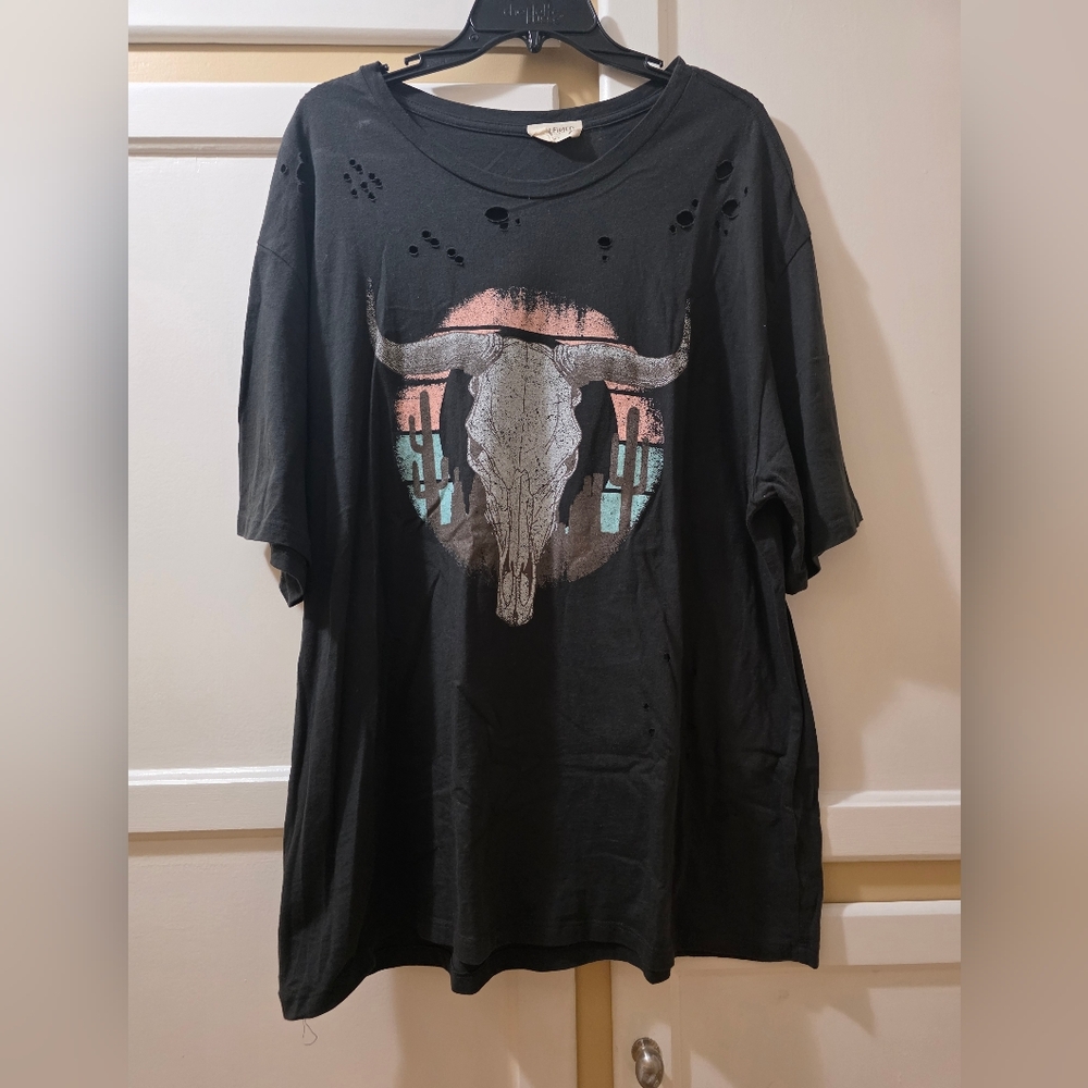 Refined Canvas Distressed Graphic Design Unisex T-Shirt with Bull Skull Design